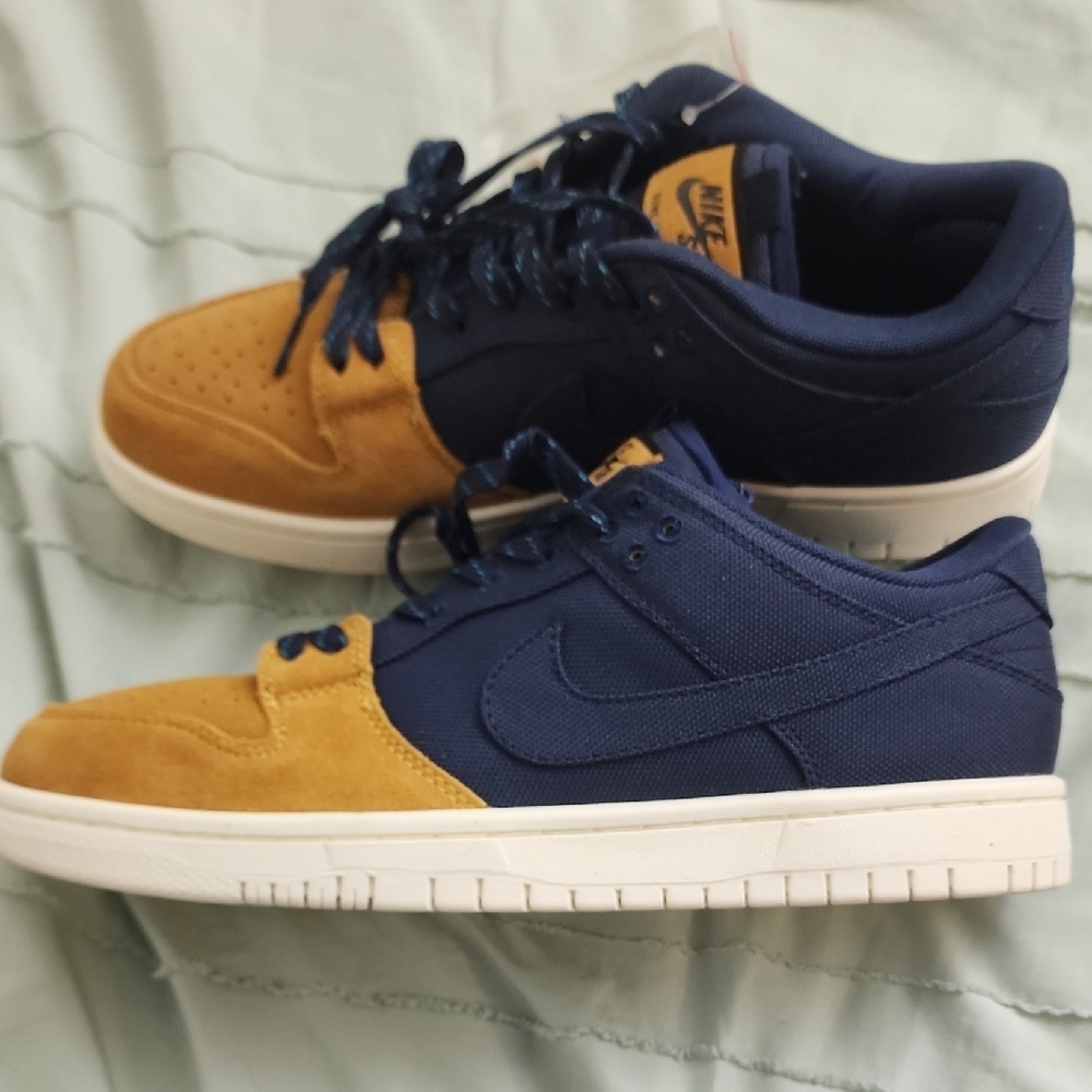Nike Men's Navy and Tan Sneakers